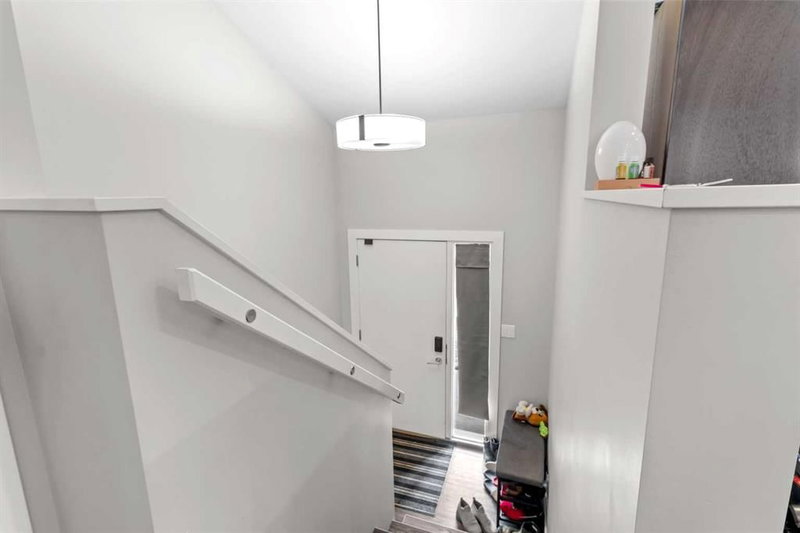 75 Ellington Crescent