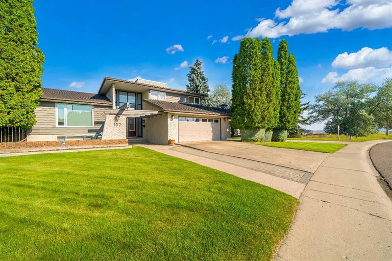 102 Markwick Drive SE