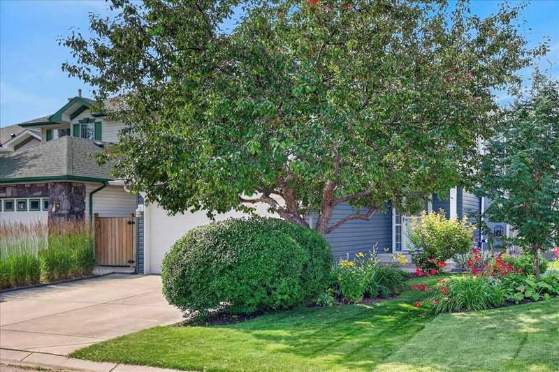 49 Hidden Valley Crescent NW