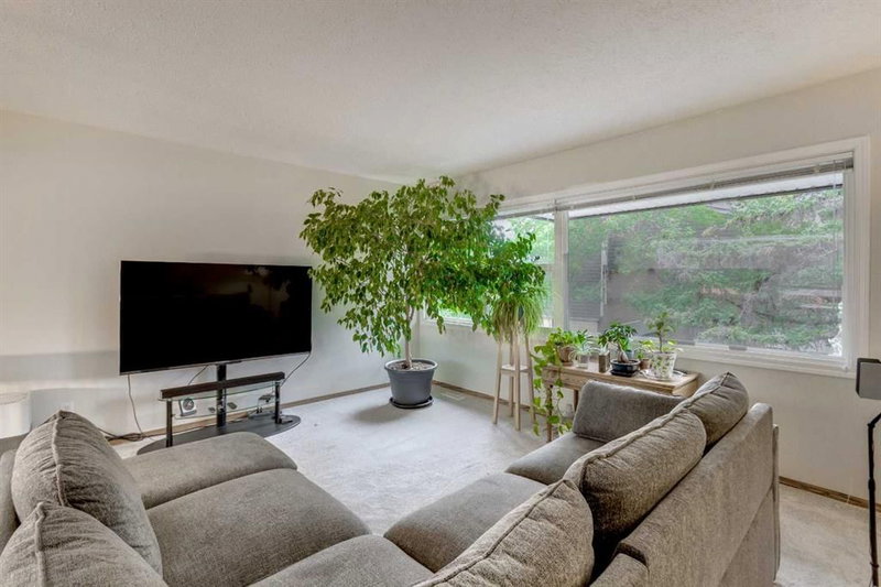 386 Brae Glen Crescent SW