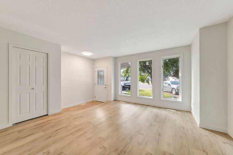 4610 31 Street Close