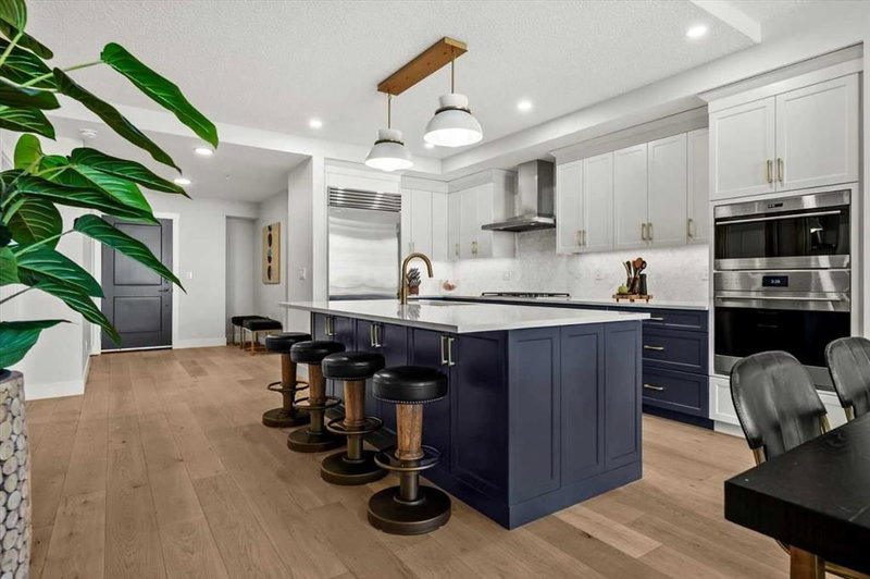 209 - 15 Cougar Ridge Landing SW