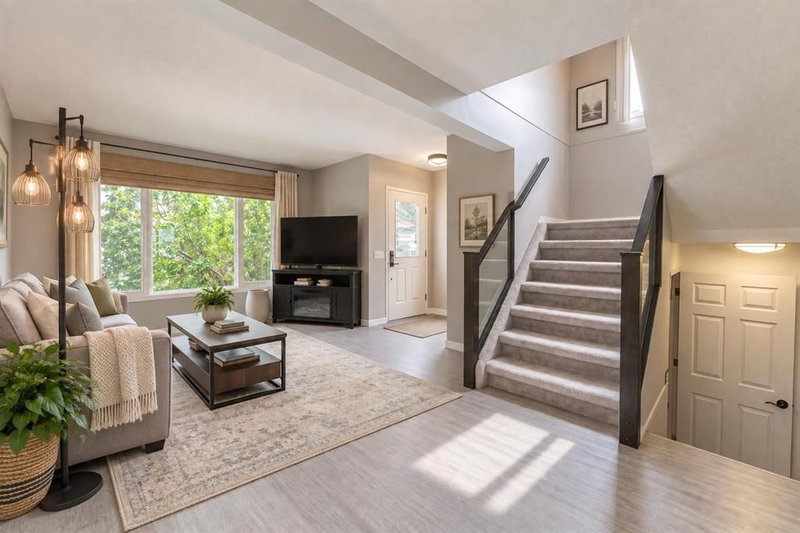40 Fonda Crescent SE, Forest Heights — interior photo