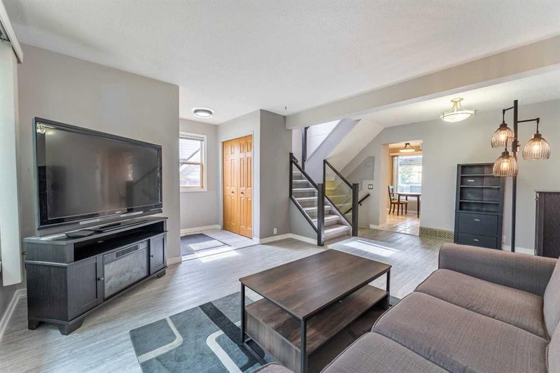 40 Fonda Crescent SE, Forest Heights — interior photo 5