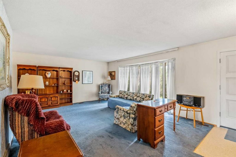 24 Mapleglade Close SE