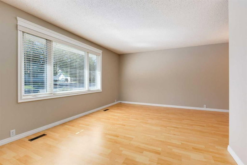 728 Canfield Place SW, Calgary — listing photo 4