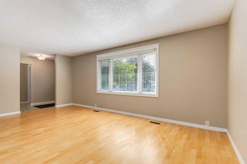 728 Canfield Place SW, Calgary — listing photo 5
