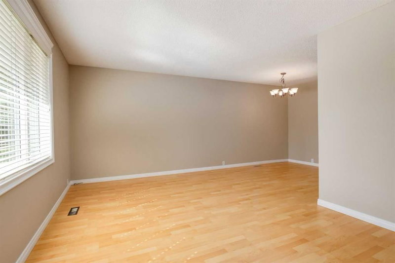 728 Canfield Place SW, Calgary — listing photo 7