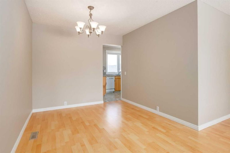 728 Canfield Place SW, Calgary — listing photo 8