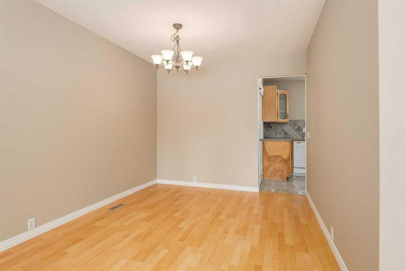 728 Canfield Place SW, Calgary — listing photo 9