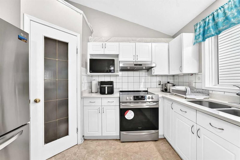 131 Applewood Drive SE, Applewood Park — interior photo 6
