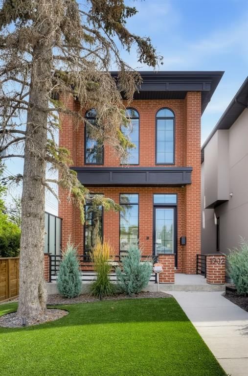 1902 13 Street SW