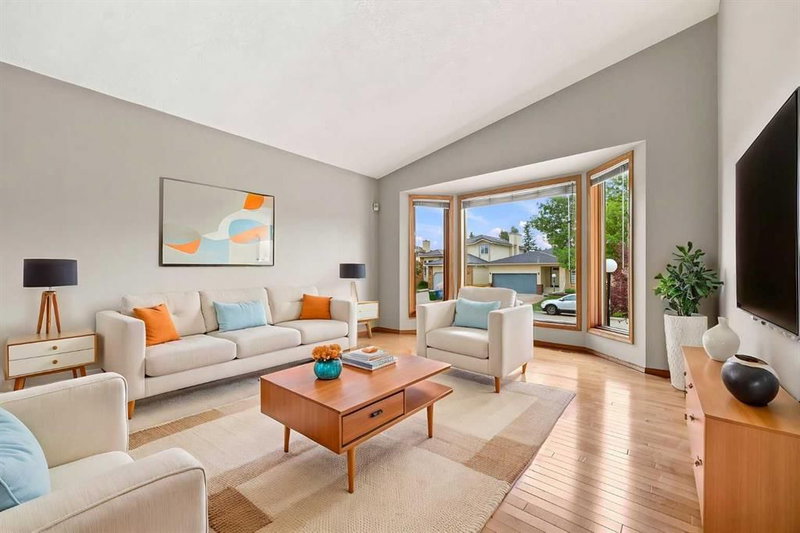 361 Santana Bay NW