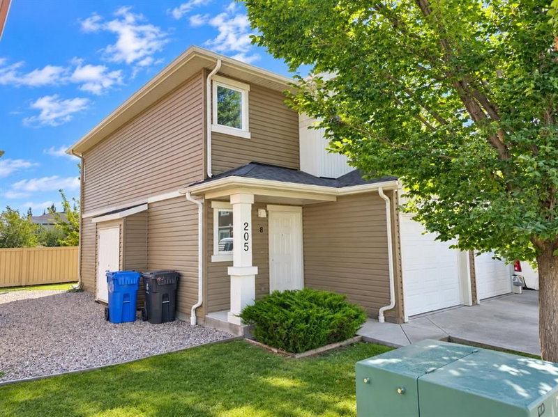 8 - 205 Silkstone Road W