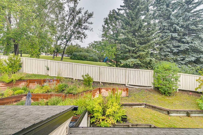 22 - 448 Strathcona Drive SW