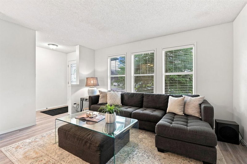 31 Bridlewood Avenue SW, Calgary — listing photo 5