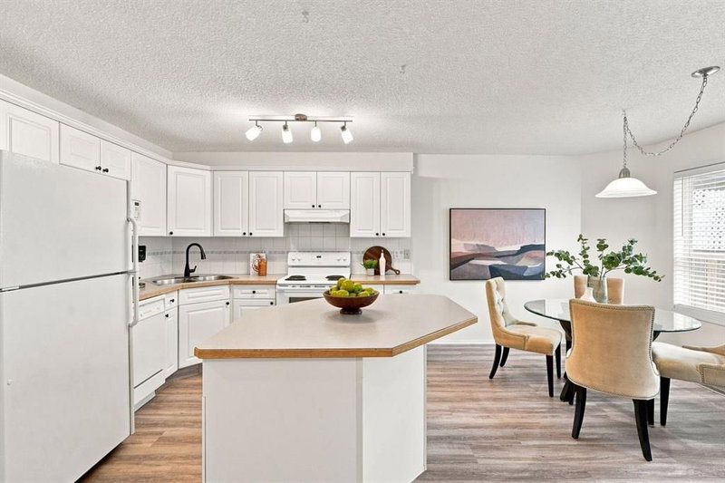 31 Bridlewood Avenue SW, Calgary — listing photo 7