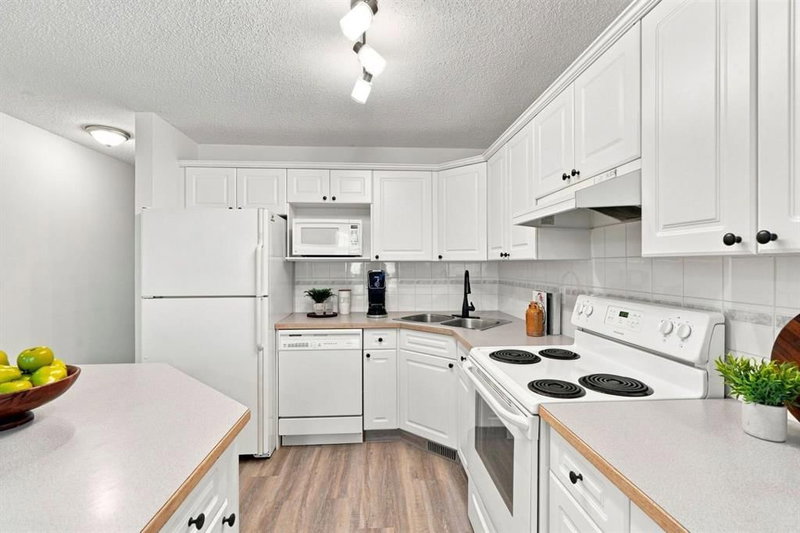 31 Bridlewood Avenue SW, Calgary — listing photo 8