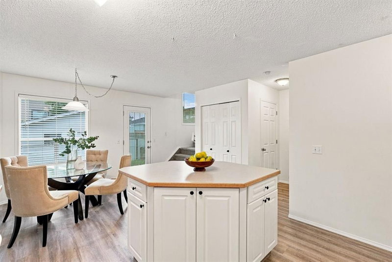 31 Bridlewood Avenue SW, Calgary — listing photo 9