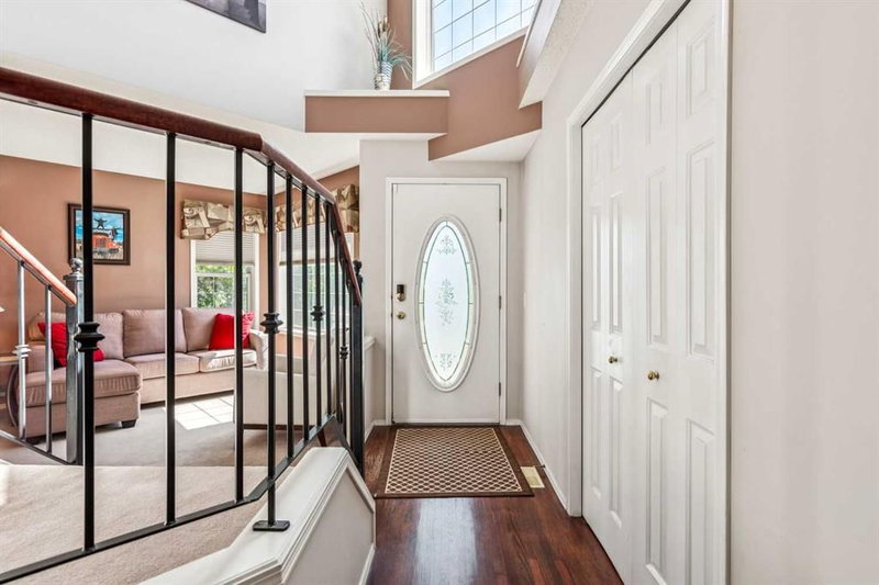 40 Country Hills Bay NW