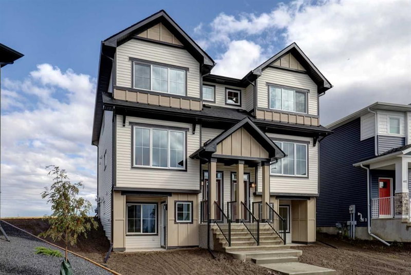 410 Carringvue Grove NW