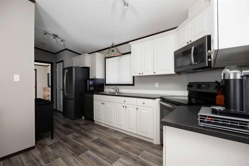 189 Clausen Crescent
