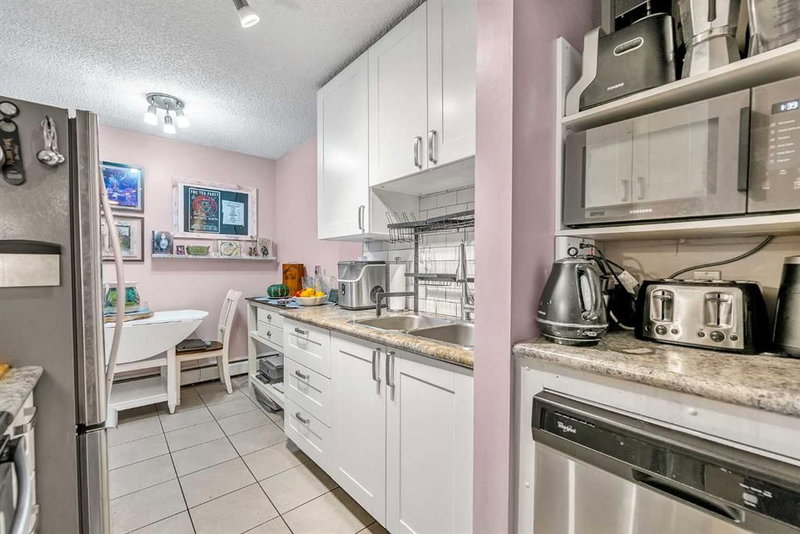22, 1703 11 Avenue SW, Sunalta — interior photo 7