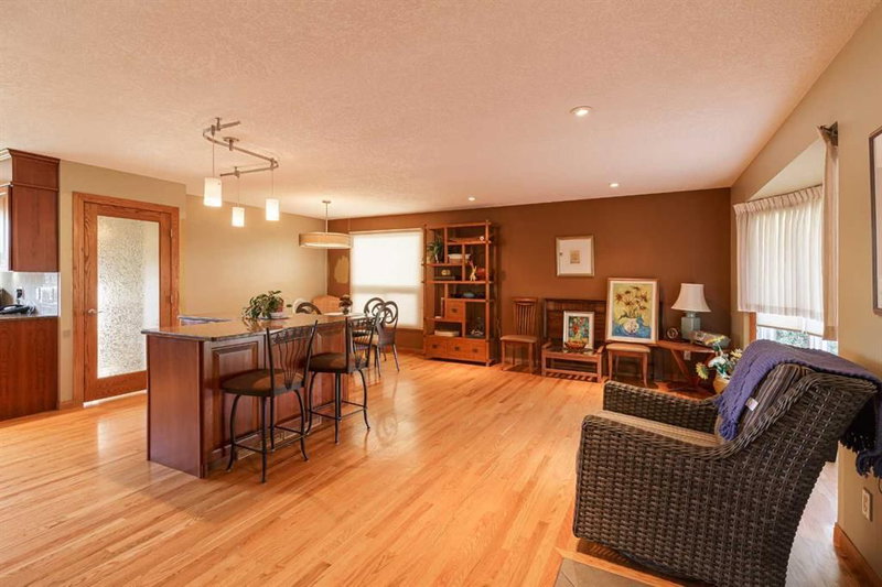 346 Rundleview Drive NE, Calgary — listing photo 7