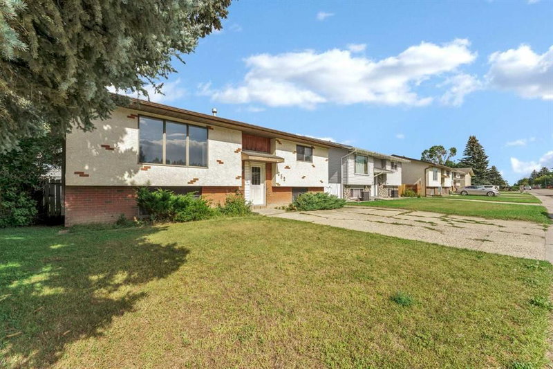 252 Ross Glen Drive SE
