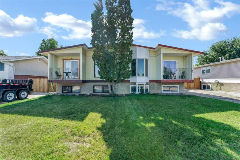 45 Clark Crescent SE