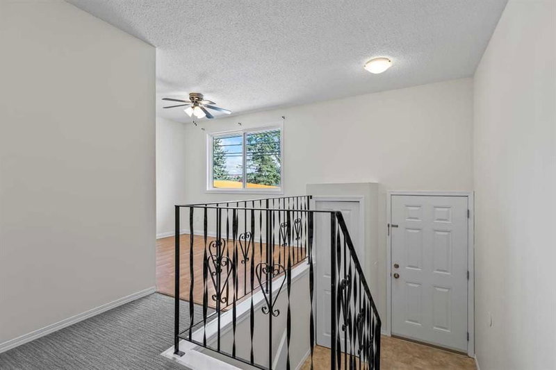 4, 4547 7 Avenue SE, Forest Heights — interior photo 5