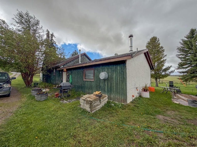 28532 Highway 587