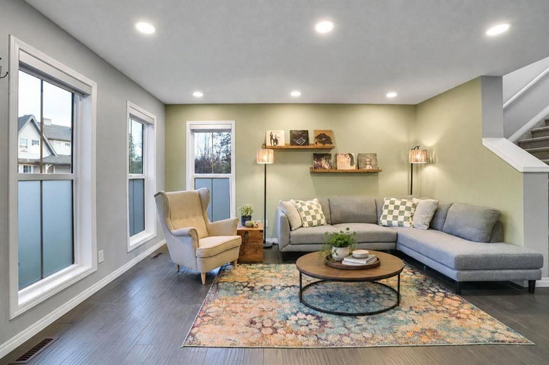 172 Elgin Meadows Park SE