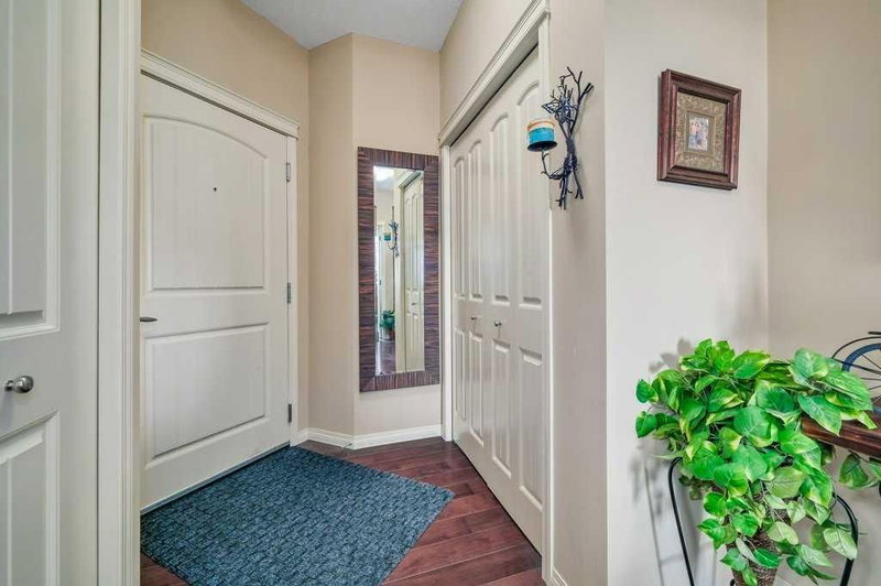 411 - 406 Cranberry Park SE