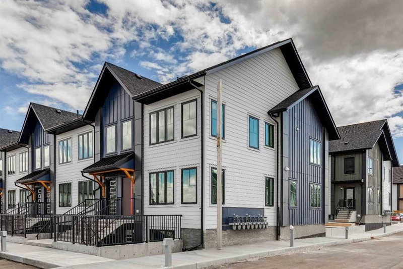 202 - 40 Livingston Parade NE