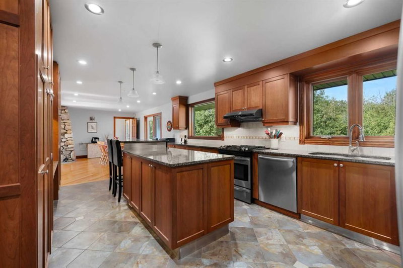 17 Oak Avenue, Okotoks — interior photo 7