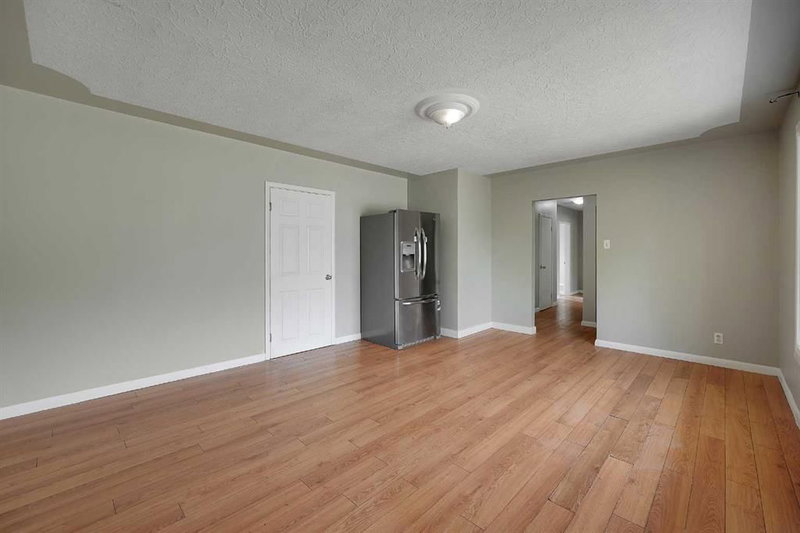 1506 36 Street SE, Forest Lawn — interior photo