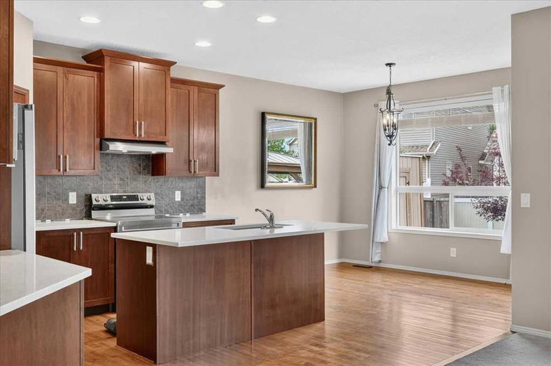 380 Royal Oak Heights NW