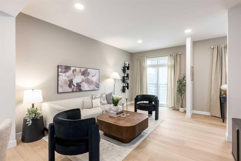 303 - 30 Rochester View NW