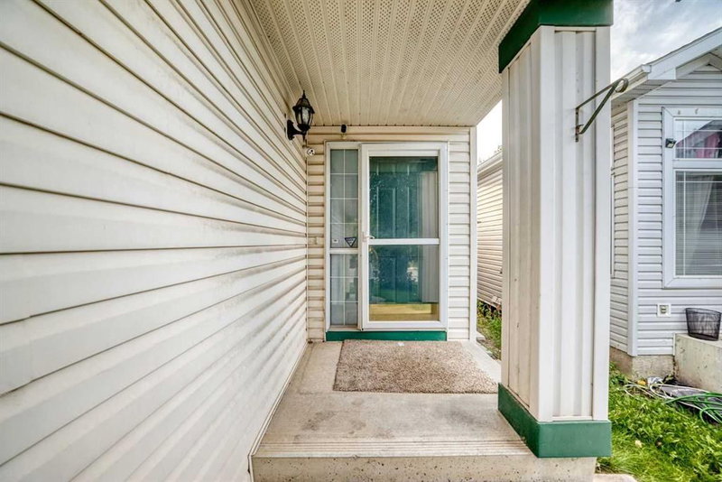 216 Mt Apex Green SE, McKenzie Lake — interior photo