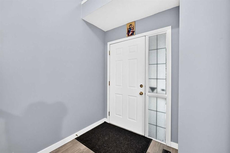 216 Mt Apex Green SE, McKenzie Lake — interior photo 5