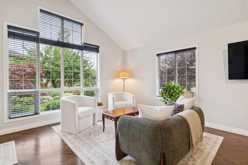 108 Elgin Manor SE, McKenzie Towne — interior photo 5