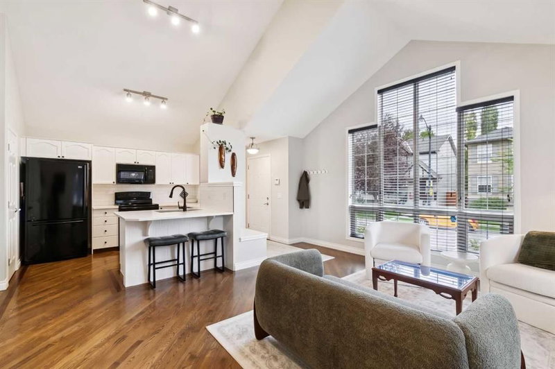 108 Elgin Manor SE, McKenzie Towne — interior photo 6