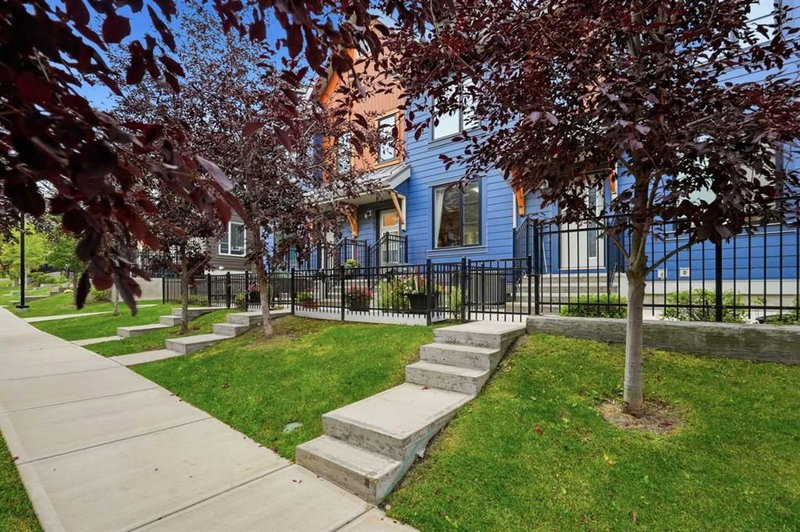 143 Livingston Common NE