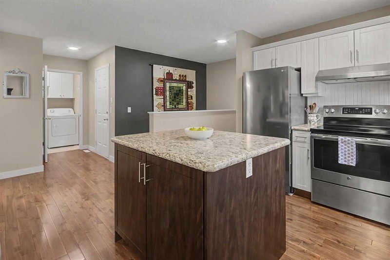 138 Hawkstone Manor NW, Hawkwood — interior photo