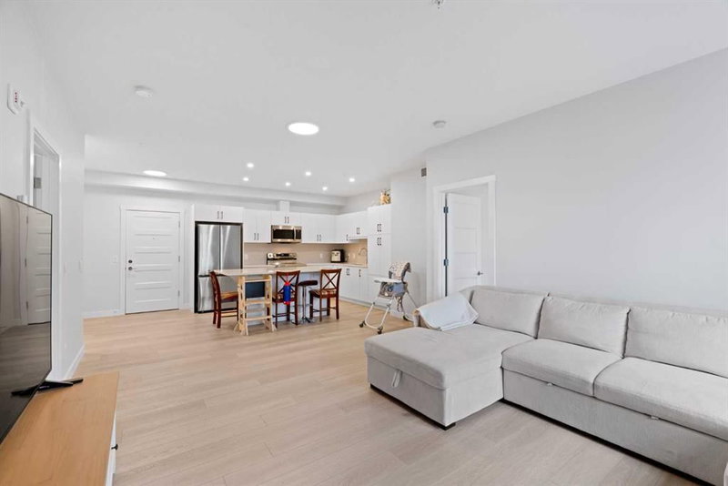 1112 - 81 Arbour Lake View NW