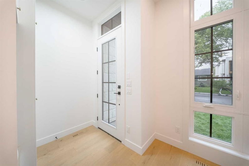 411 28 Avenue NW, Calgary — listing photo 3