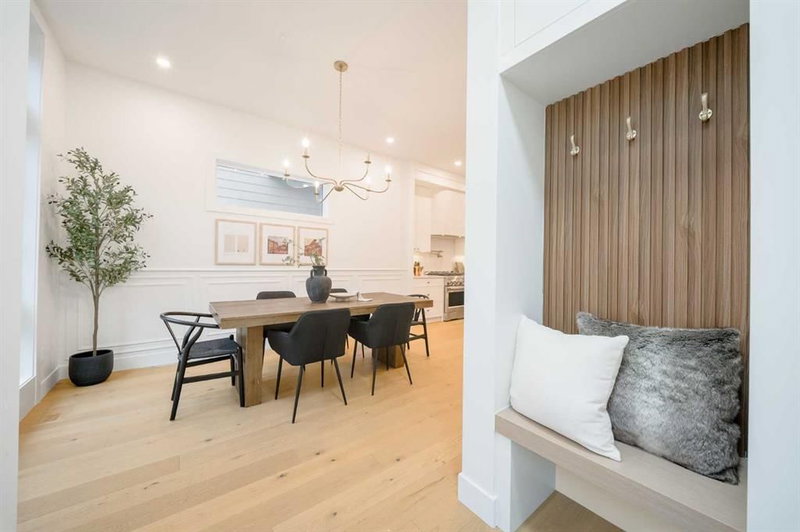 411 28 Avenue NW, Mount Pleasant — interior photo
