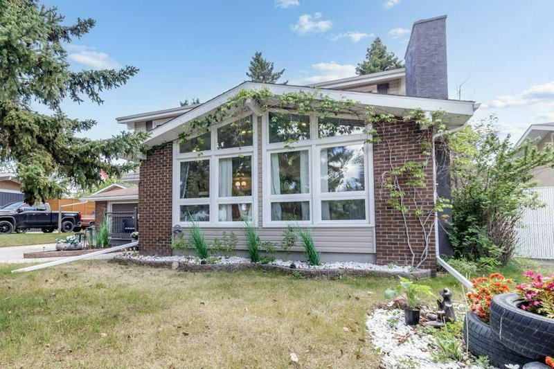5 Selkirk Boulevard