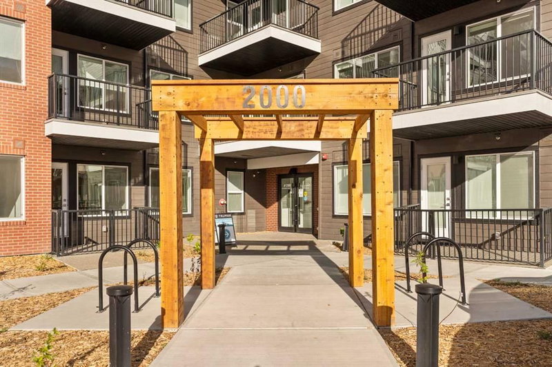 2212 - 395 Skyview Parkway NE